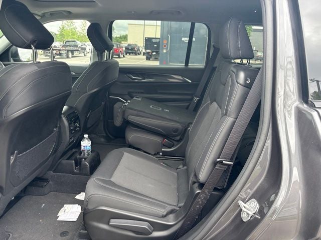 2022 Jeep Grand Cherokee L Laredo 4x4