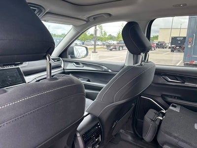2022 Jeep Grand Cherokee L Laredo 4x4