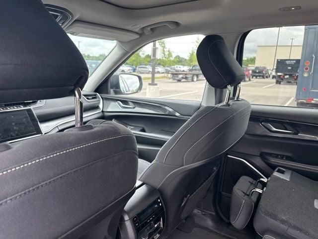 2022 Jeep Grand Cherokee L Laredo 4x4