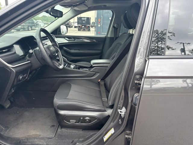 2022 Jeep Grand Cherokee L Laredo 4x4