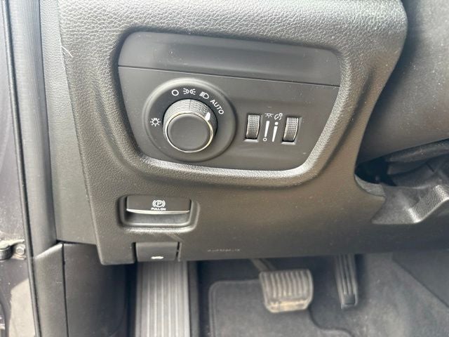 2022 Jeep Grand Cherokee L Laredo 4x4