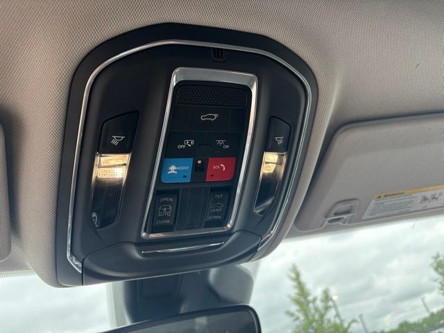 2022 Jeep Grand Cherokee L Laredo 4x4