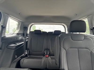 2022 Jeep Grand Cherokee L Laredo 4x4