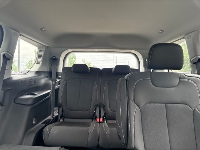 2022 Jeep Grand Cherokee L Laredo 4x4