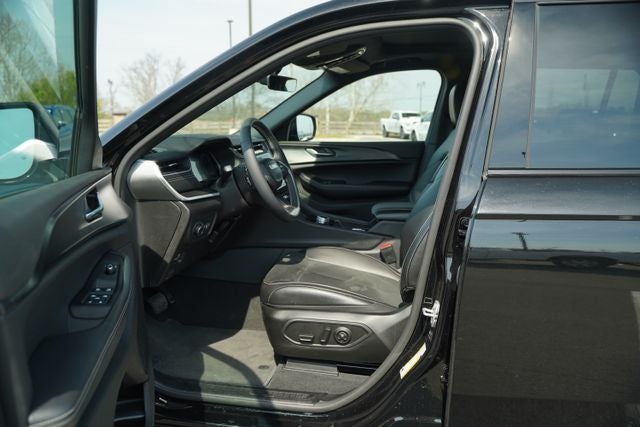 2025 Jeep Grand Cherokee L Altitude X 4x4