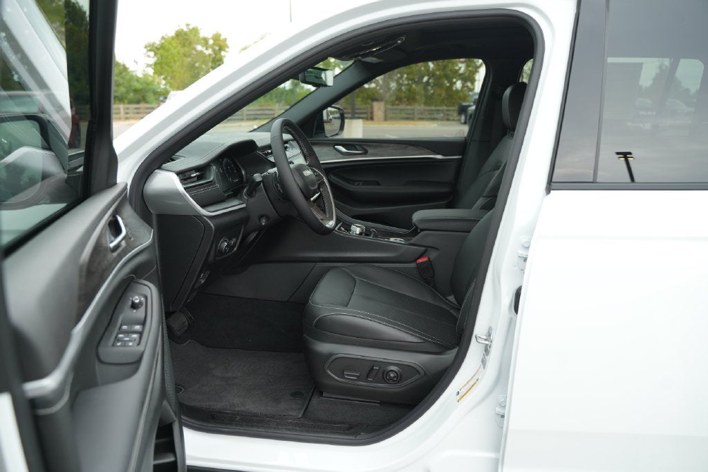 2027 Jeep Grand Cherokee Limited Reserve