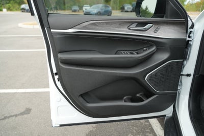 2027 Jeep Grand Cherokee Limited Reserve