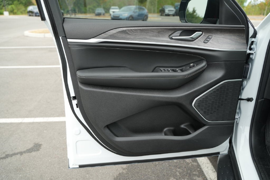 2027 Jeep Grand Cherokee Limited Reserve