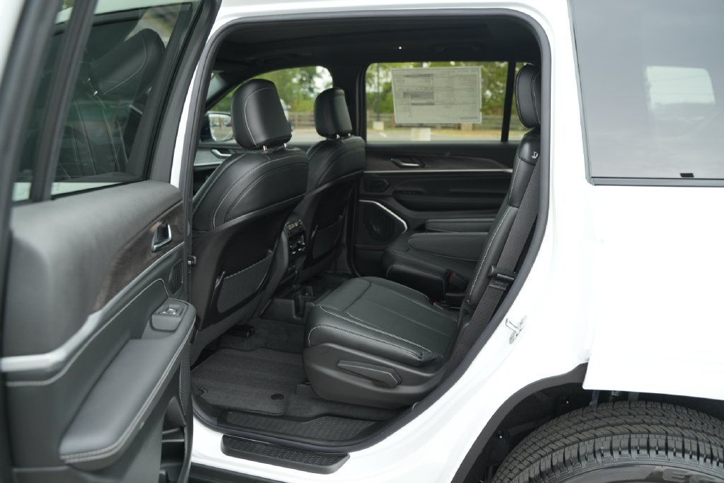 2027 Jeep Grand Cherokee Limited Reserve