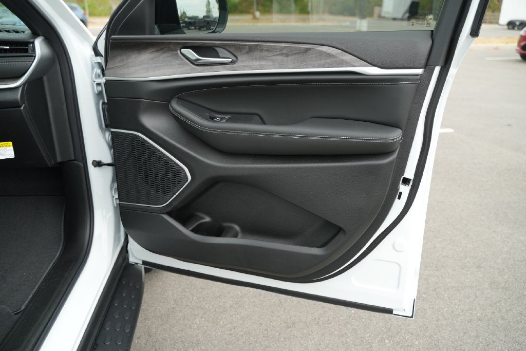 2027 Jeep Grand Cherokee Limited Reserve