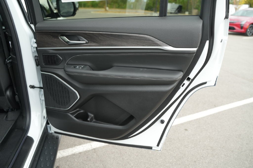 2027 Jeep Grand Cherokee Limited Reserve