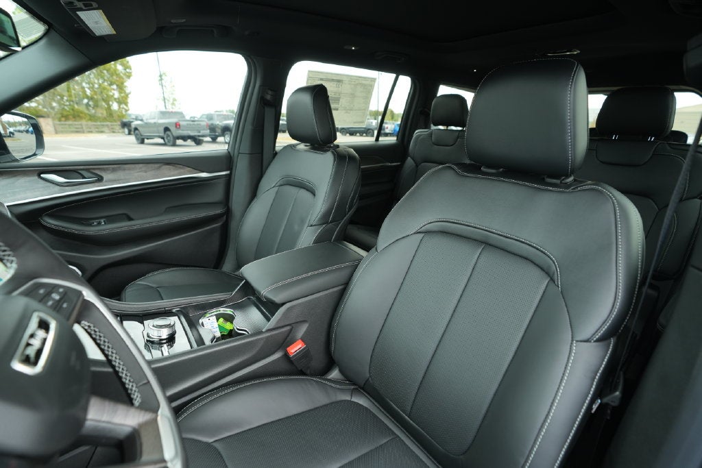 2027 Jeep Grand Cherokee Limited Reserve