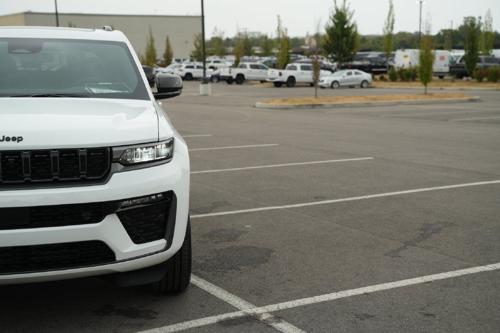 2027 Jeep Grand Cherokee Limited Reserve