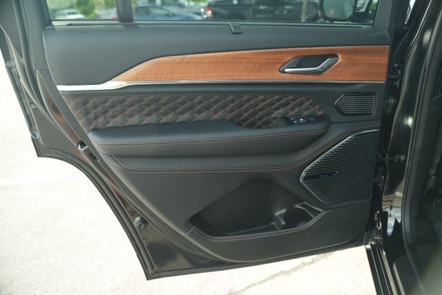 2026 Jeep Grand Cherokee Summit