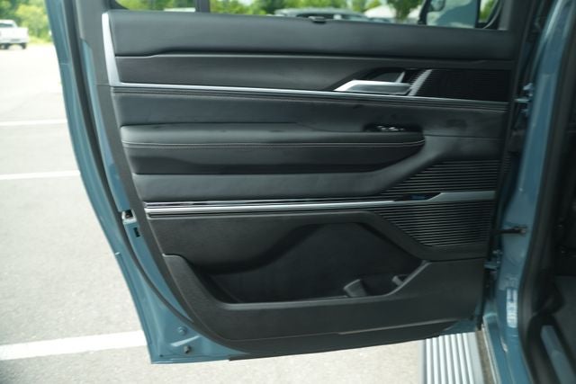 2026 Jeep Grand Wagoneer L Summit Obsidian