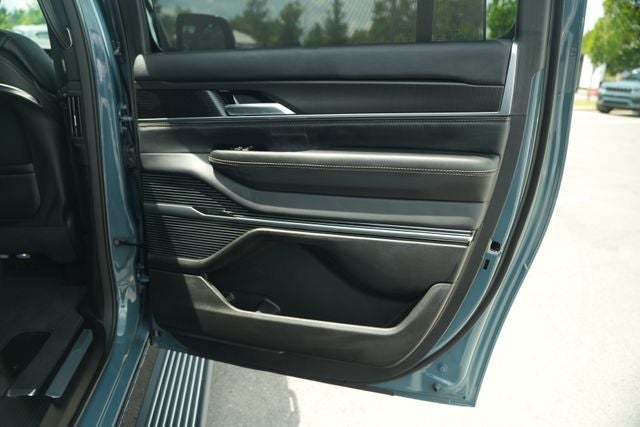 2026 Jeep Grand Wagoneer L Summit Obsidian