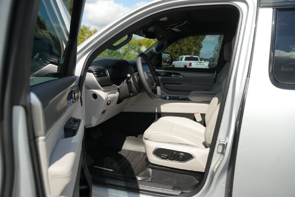 2026 Jeep Grand Wagoneer Base