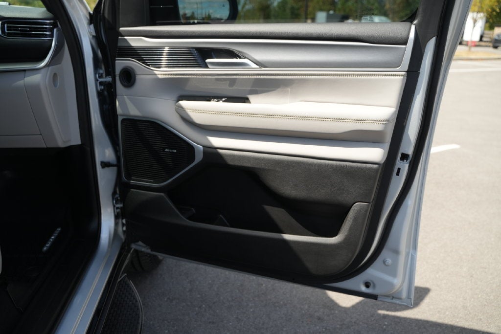2026 Jeep Grand Wagoneer Base