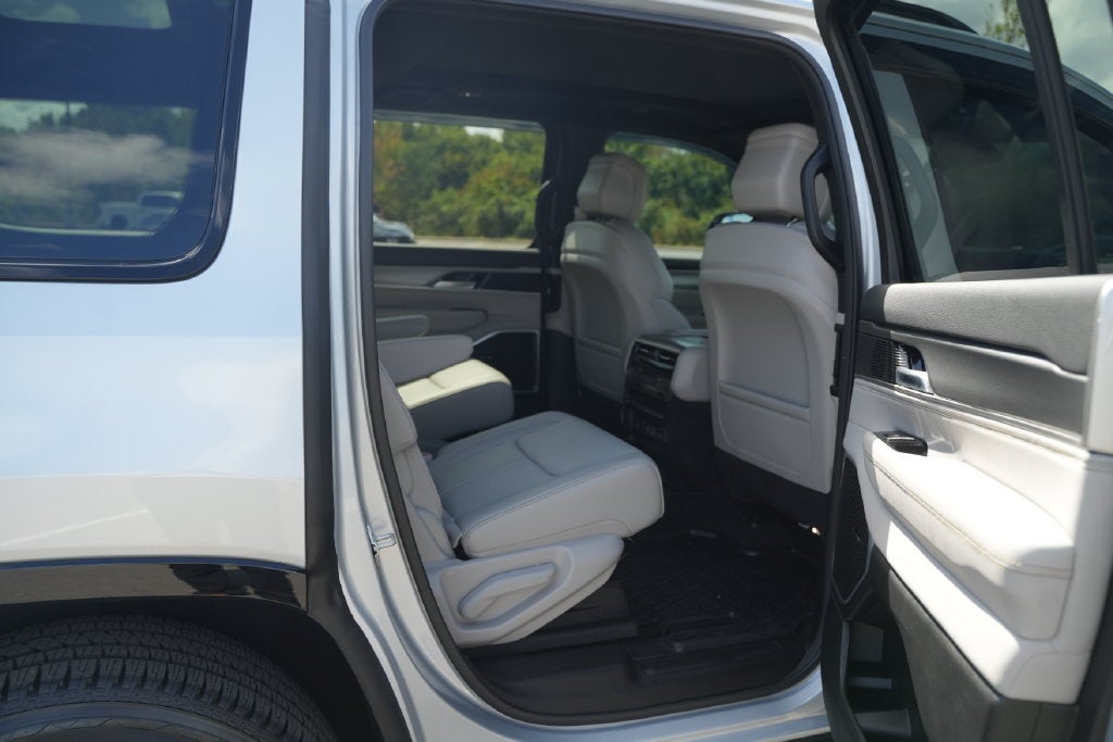 2026 Jeep Grand Wagoneer Base