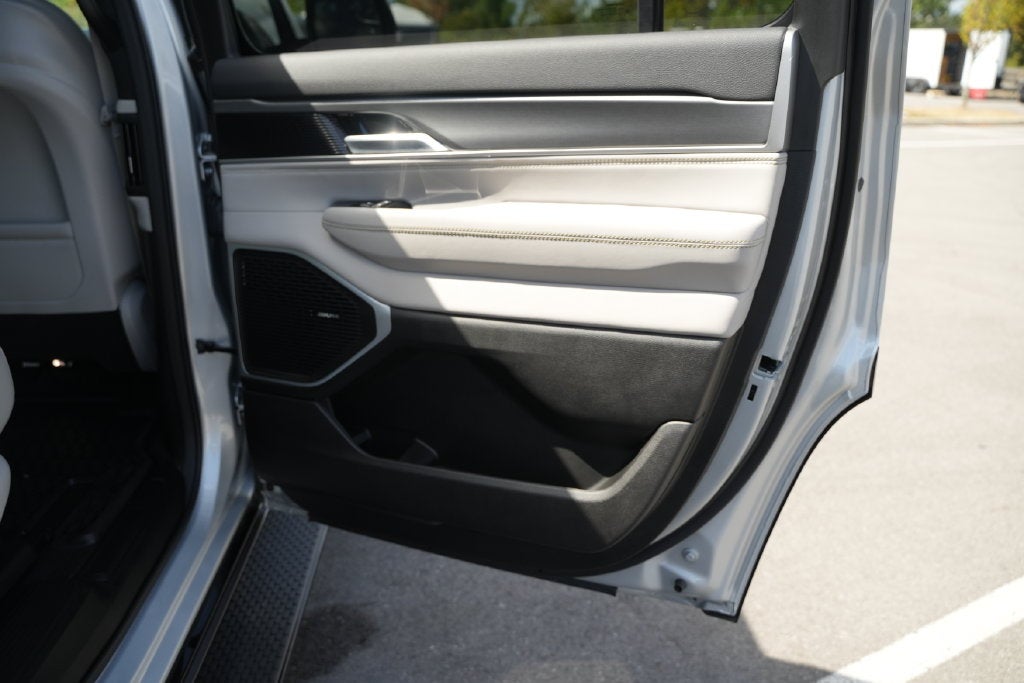 2026 Jeep Grand Wagoneer Base