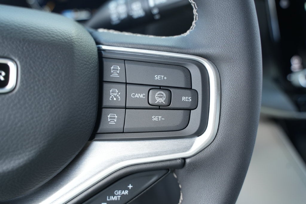 2026 Jeep Grand Wagoneer Base