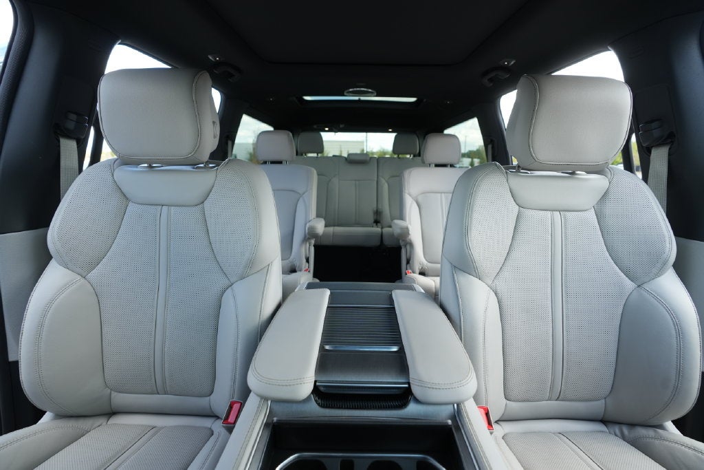 2026 Jeep Grand Wagoneer Base