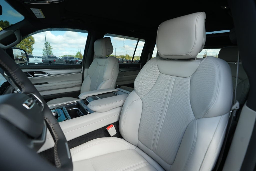 2026 Jeep Grand Wagoneer Base