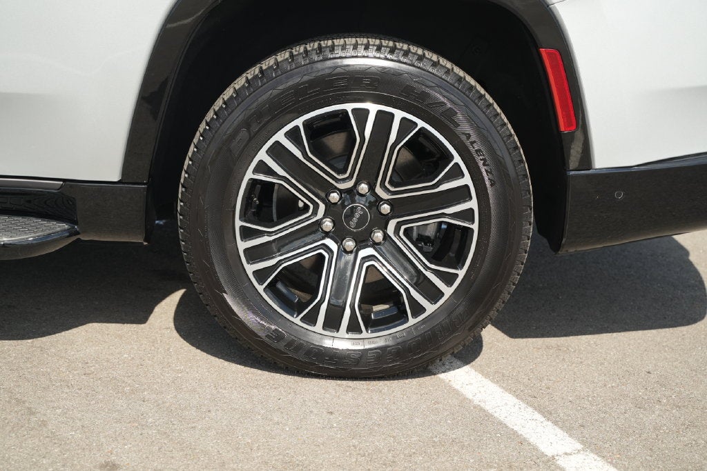 2026 Jeep Grand Wagoneer Base