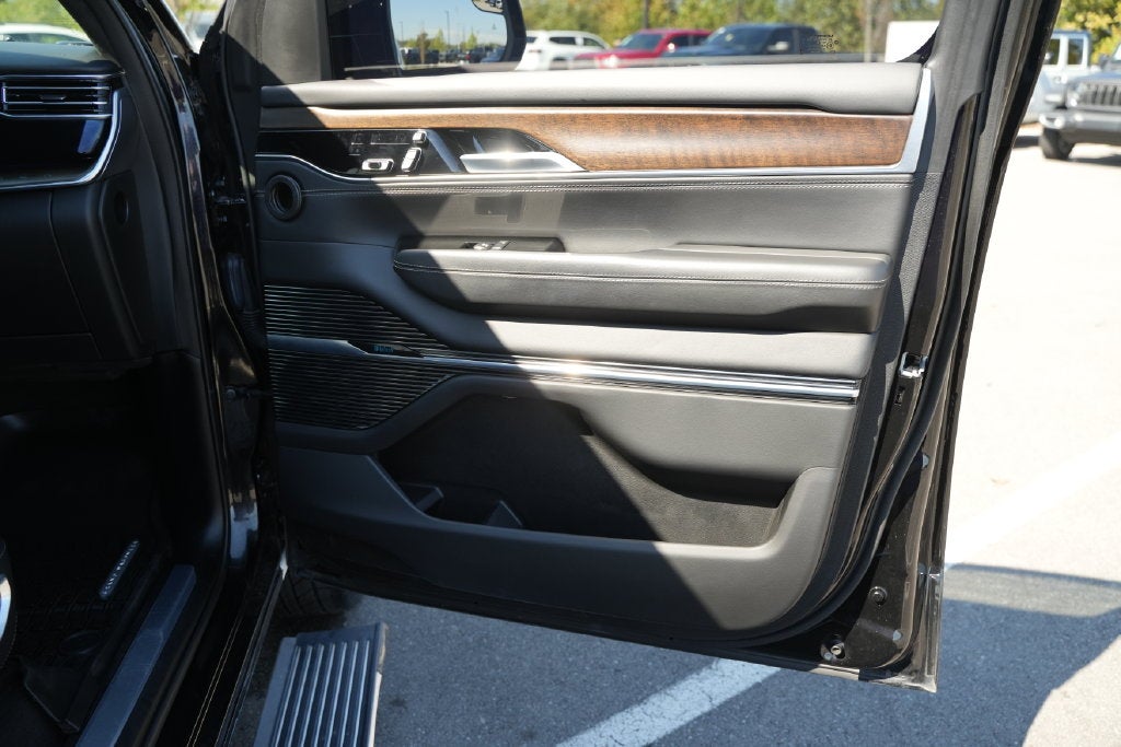 2022 Jeep Grand Wagoneer Series II