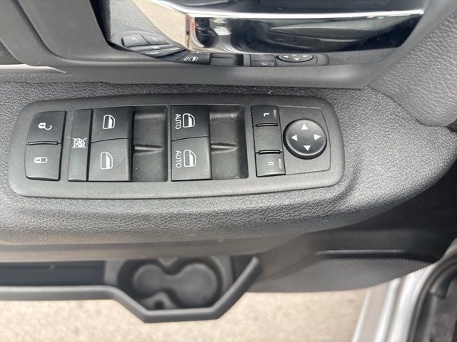 2023 RAM 1500 Classic SLT Crew Cab 4x2 5'7' Box