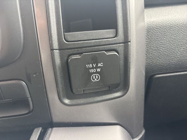 2023 RAM 1500 Classic SLT Crew Cab 4x2 5'7' Box