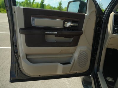 2017 RAM 1500 Laramie Crew Cab 4x4 5'7' Box