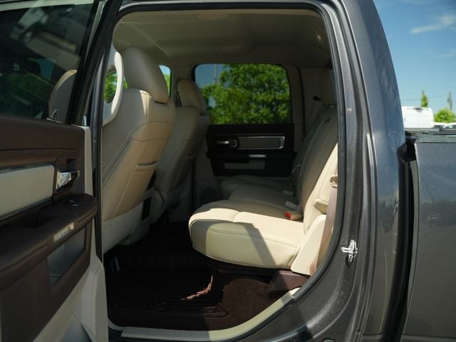 2017 RAM 1500 Laramie Crew Cab 4x4 5'7' Box