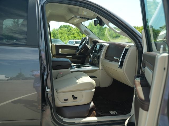 2017 RAM 1500 Laramie Crew Cab 4x4 5'7' Box