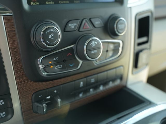 2017 RAM 1500 Laramie Crew Cab 4x4 5'7' Box