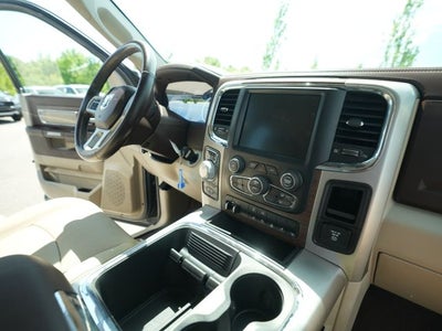 2017 RAM 1500 Laramie Crew Cab 4x4 5'7' Box