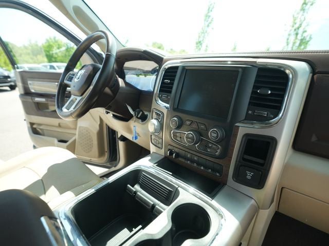 2017 RAM 1500 Laramie Crew Cab 4x4 5'7' Box