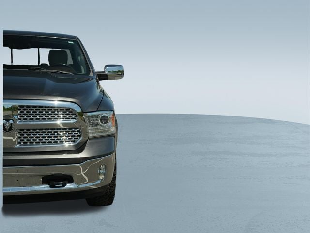 2017 RAM 1500 Laramie Crew Cab 4x4 5'7' Box