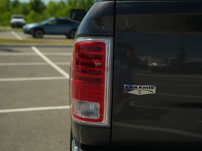 2017 RAM 1500 Laramie Crew Cab 4x4 5'7' Box