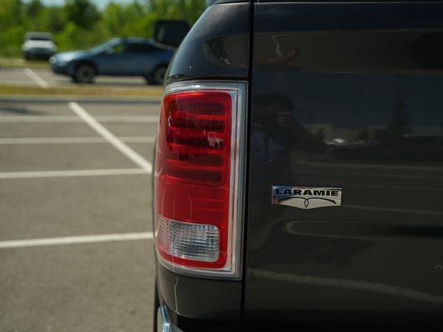 2017 RAM 1500 Laramie Crew Cab 4x4 5'7' Box
