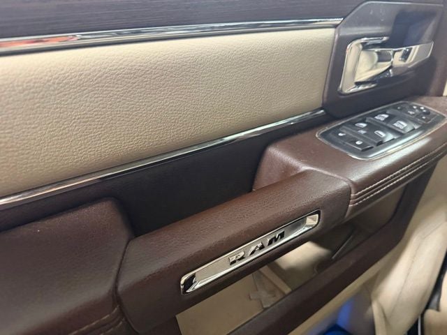 2017 RAM 1500 Laramie Crew Cab 4x4 5'7' Box