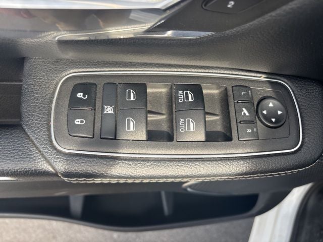 2024 RAM 1500 Laramie Crew Cab 4x2 5'7' Box