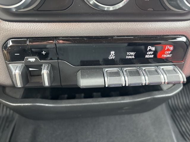 2019 RAM 1500 Big Horn/Lone Star Quad Cab 4x4 6'4' Box