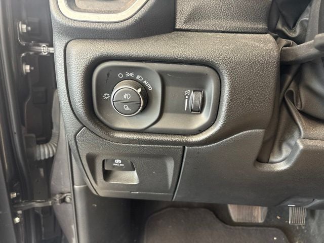 2023 RAM 1500 Big Horn Crew Cab 4x4 5'7' Box