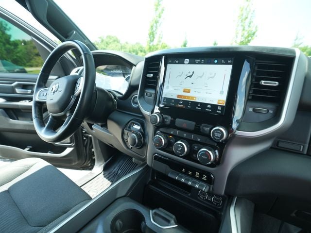2022 RAM 1500 Big Horn Crew Cab 4x4 5'7' Box