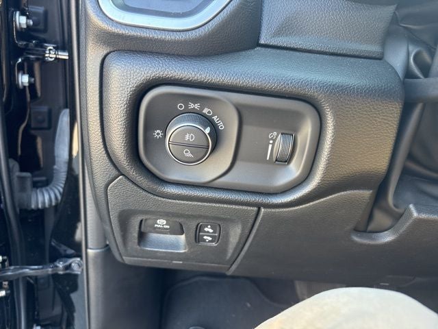 2023 RAM 1500 Big Horn Quad Cab 4x4 6'4' Box