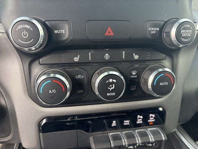 2022 RAM 1500 Big Horn Quad Cab 4x4 6'4' Box