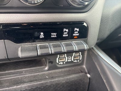 2022 RAM 1500 Big Horn Quad Cab 4x4 6'4' Box