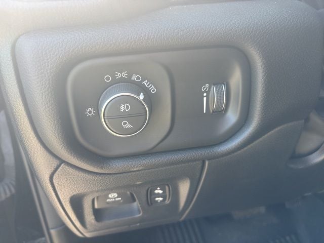 2023 RAM 1500 Lone Star Crew Cab 4x4 5'7' Box