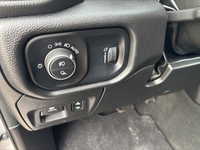 2022 RAM 1500 Big Horn Crew Cab 4x4 5'7' Box